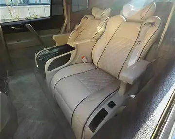 Toyota Highlander ichki modifikatsiyasi